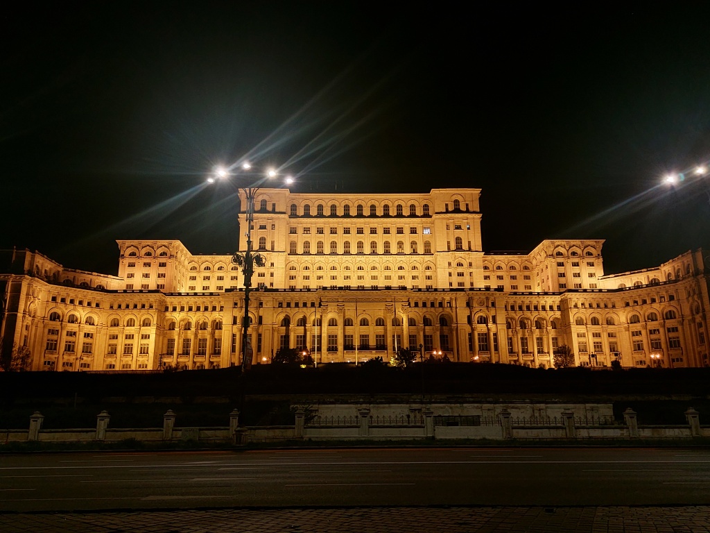 Румънският парламент - забележителности в Букурещ